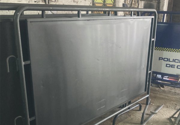 Valla Metalica de contencion de Tablero